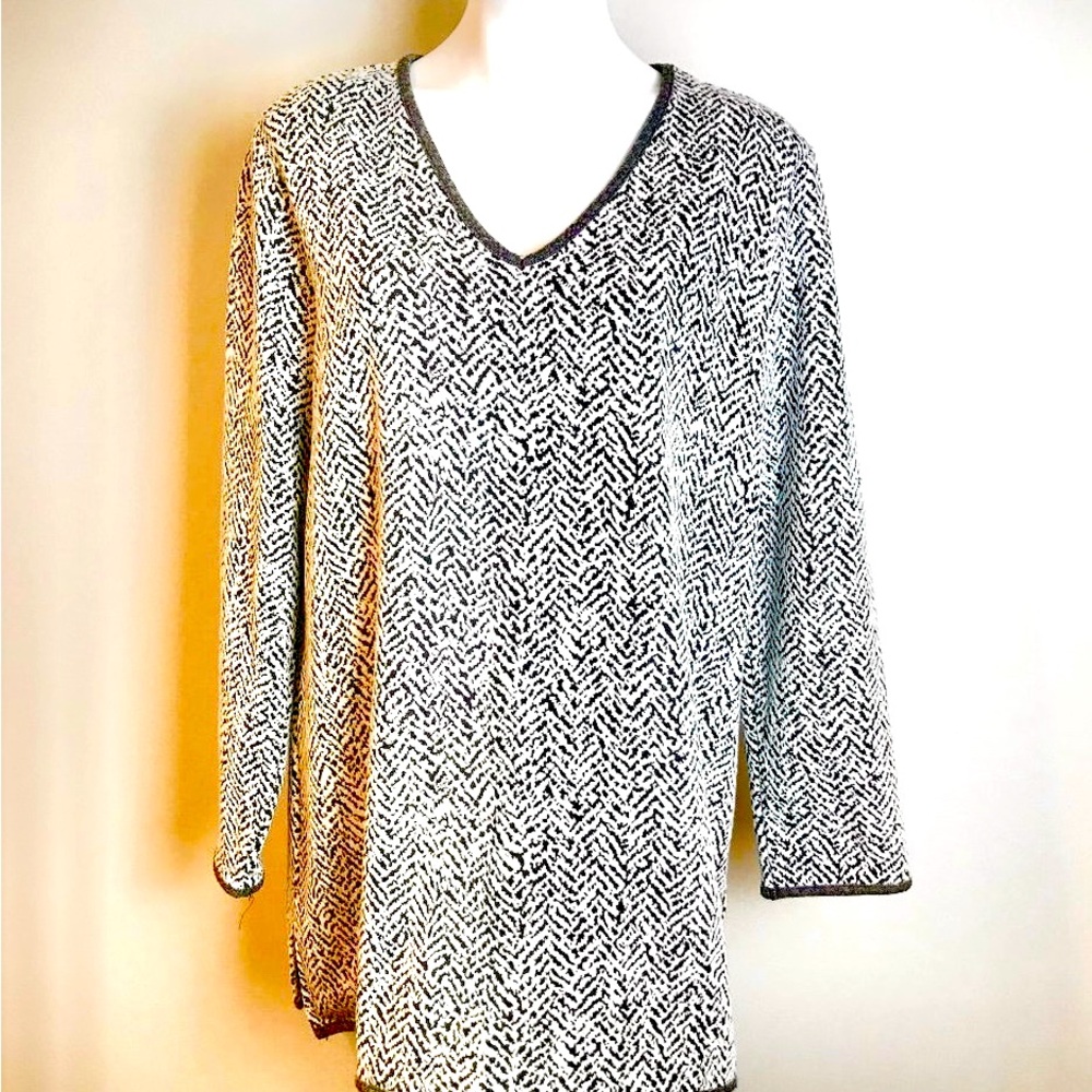 🌺 Weekends by Chico's Black and White Sweater - 3